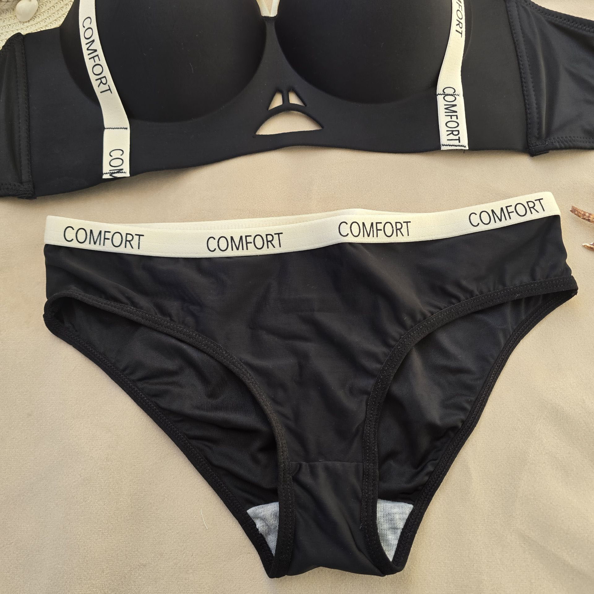  ست لباس زیر زنانه Comfort بدون فنر و پوش آپ 